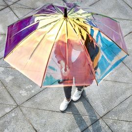 Paraguas transparente de la lluvia del holograma iridiscente colorido para el día ventoso de la lluvia