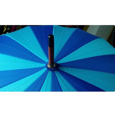 Paraguas grande del golf de la manija de madera abierta automática de PAHS a prueba de viento