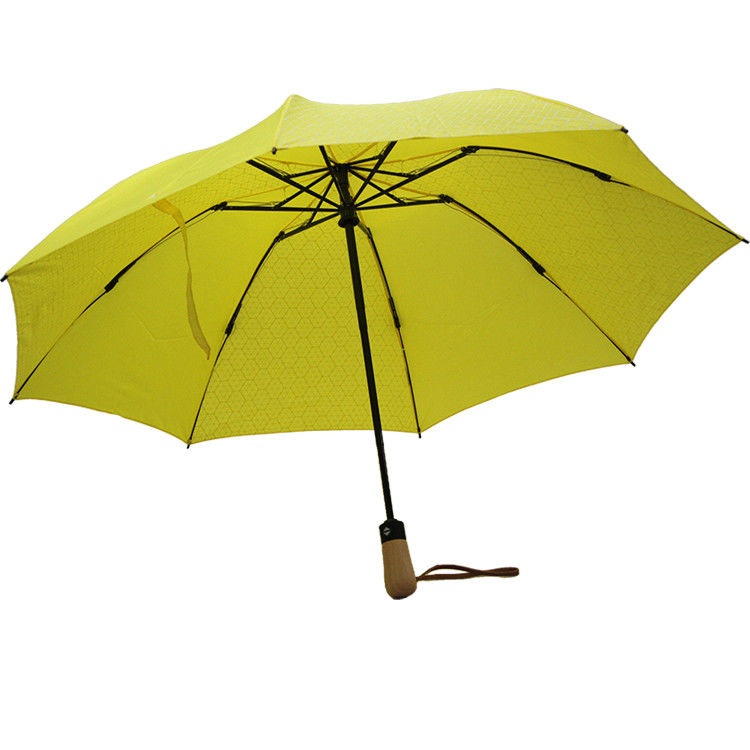El metal provee de costillas prenda impermeable amarilla plegable del color del paraguas tres