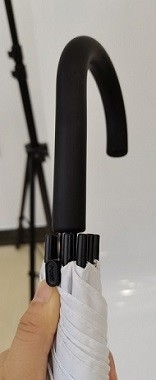 23 pulgadas 8 costillas de fibra de vidrio auto abierto paraguas de palo con forma de J manguera de plástico recubierto de caucho