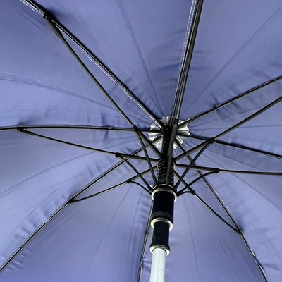 Un paraguas de aluminio de 23 pulgadas, resistente al viento y ligero, con 210 toneladas de tela de ponje, 8 costillas y un diámetro abierto de 104 cm.