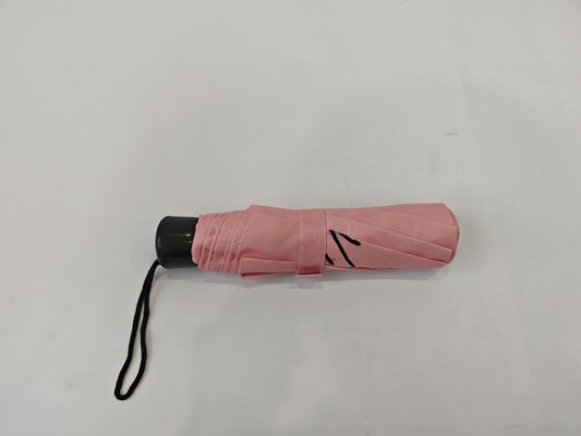 Paraguas plegable de viaje manual de apertura y cierre con mango cómodo de recubrimiento de caucho y diseño compacto ligero para viajar