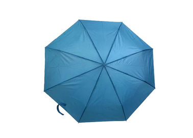 Cierre estupendo del manual de la manija de la luz J del marco metálico plegable azul del paraguas abierto