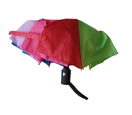 Paraguas abierto de la pongis plegable del arco iris y cercano auto 21&quot; x8k