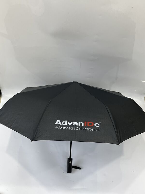 Paraguas de mango de madera tradicional diseñado para la máxima durabilidad y aspecto elegante adecuado para negocios y ocio